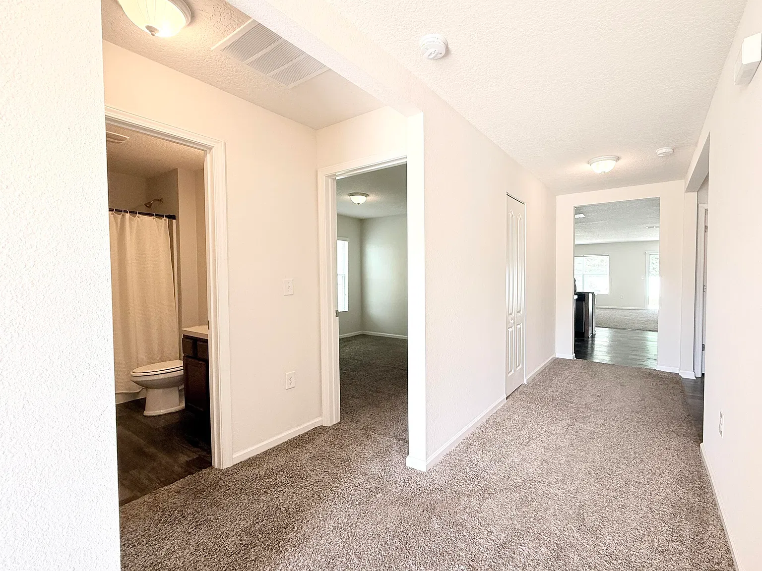4 bed, 2.0 bath, 1856 sqft, $2,000 — Photo 4