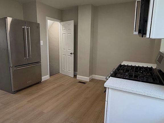 3rd image of 212 W Riverview Rd