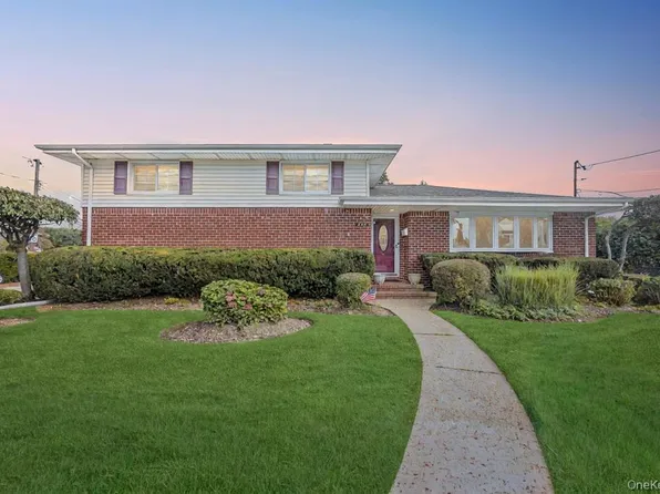 338 Stewart Avenue, Bethpage, NY 11714