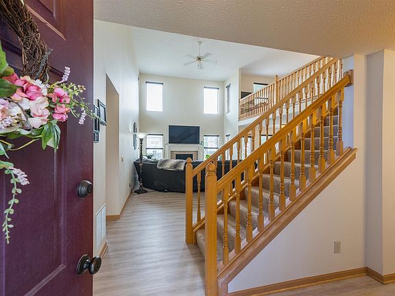 3rd image of 482 Sycamore Creek St