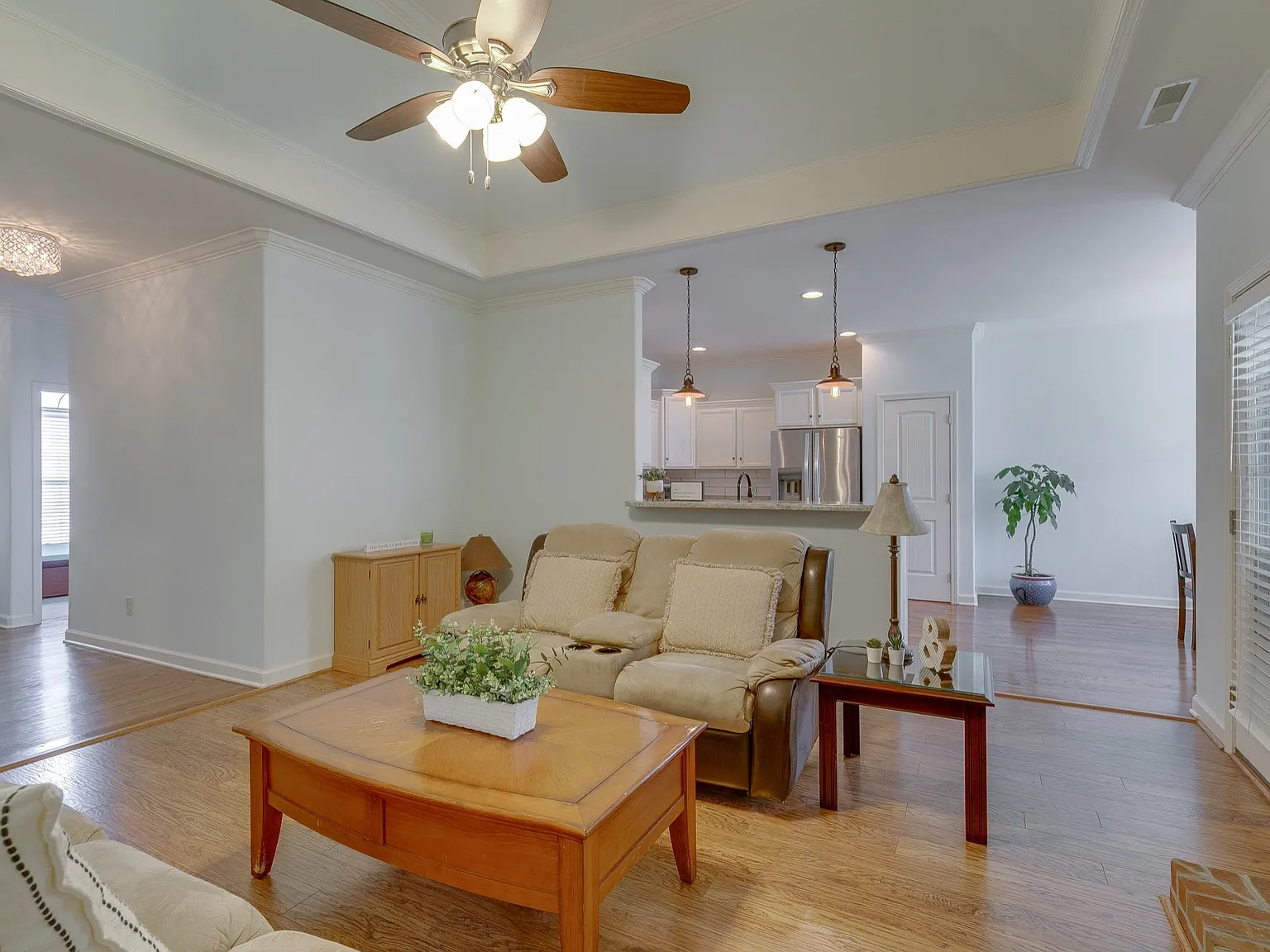 4 bed, 2091 sqft, $2,550 — Photo 4