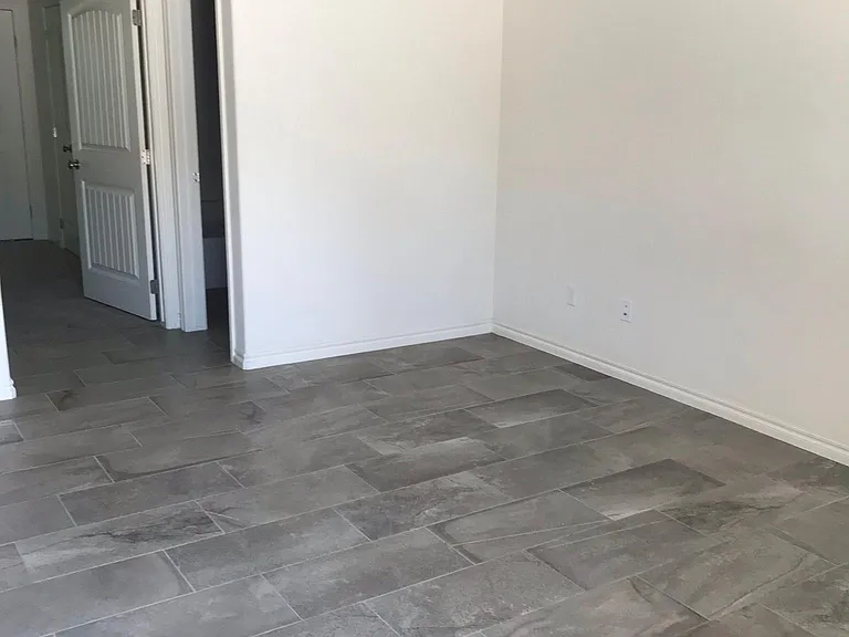 200 N Davis Ave #1 — Photo 3