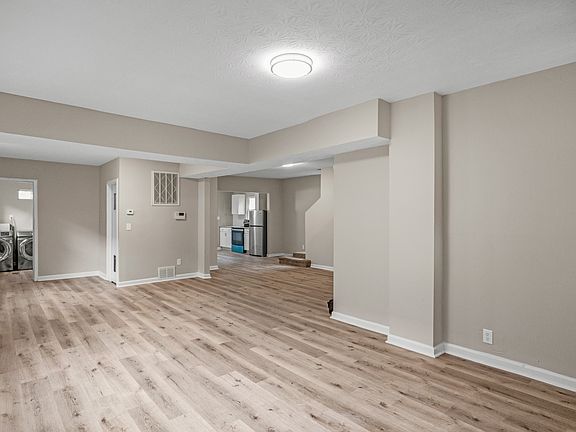5th image of 618 N Gladstone Ave