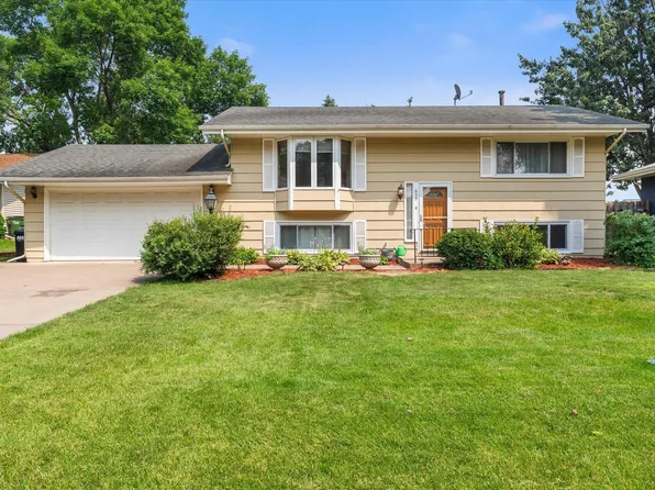 657 McCallum Dr, New Brighton, MN 55112