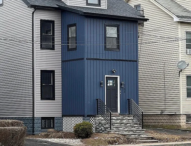 763 Lyons Ave — Photo 1