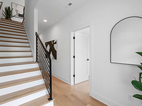 4th image of 600 Southgate Ave #A