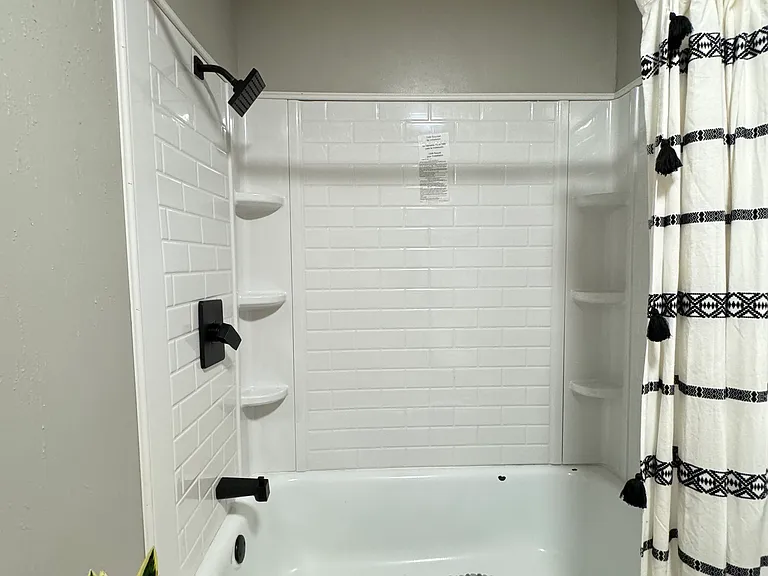 1240 E Walnut St — Photo 23