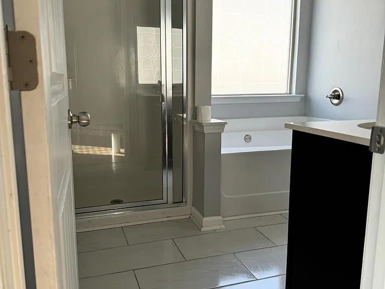 1004 Oglethorpe Ct — Photo 10