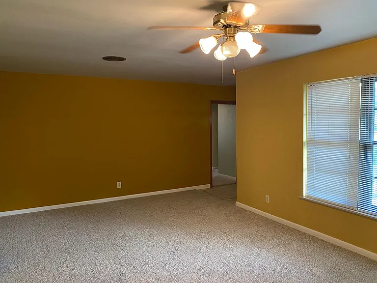 708 E Airline Rd — Photo 7