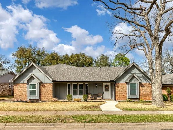 621 Sandlin Dr, Bedford, TX 76021