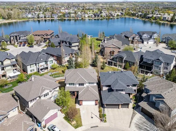222 W Chapala Point SE, Calgary, AB T2X 3W9