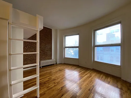 Rented by City Connections Realty | media 16