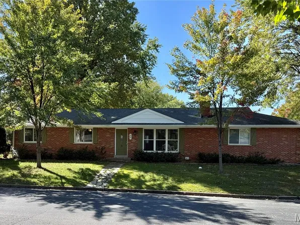35 Connie Dr, Saint Charles, MO 63301