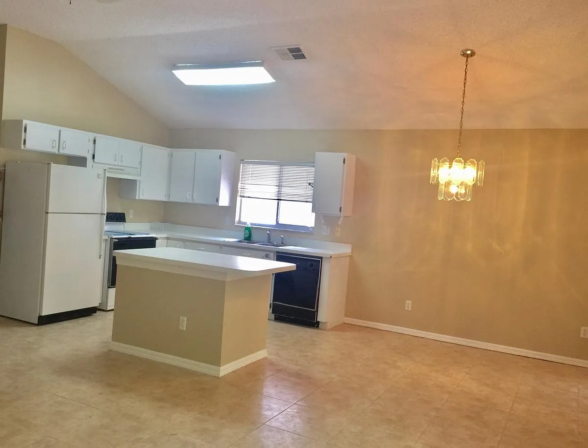 Long Meadow Drive, Tampa — Photo 2