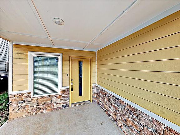 2nd image of 17604 Hampton Park Dr