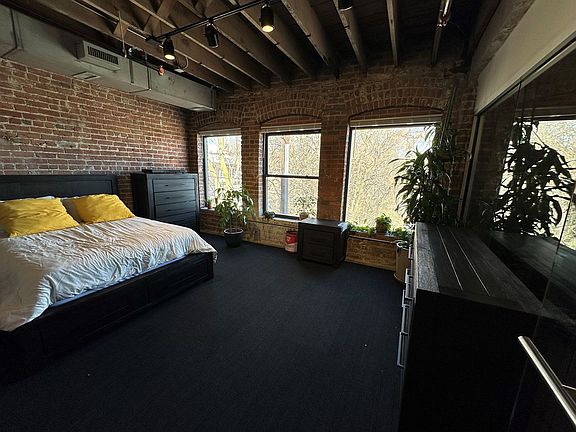 5th image of 3814 Farnam St #203