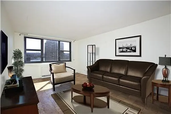 Sold by R New York | media 12