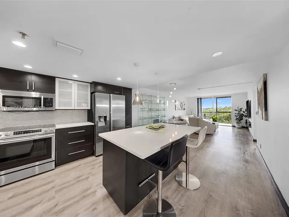 3001 W Rolling Hills Cir #610