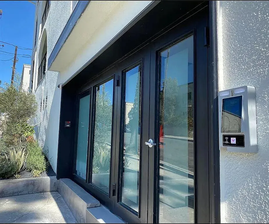 300 Bay St — Photo 2
