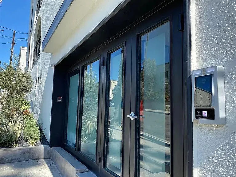 300 Bay St — Photo 2