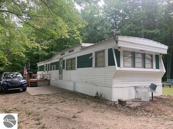 1483 W Eddy School Rd, Bellaire, MI 49615