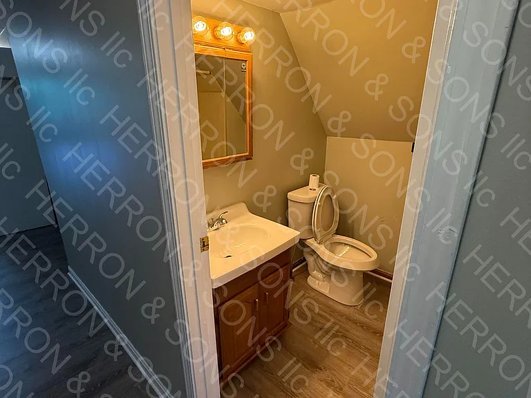 1383 E State St — Photo 10