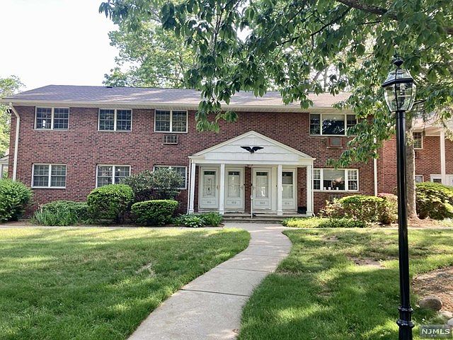 1st image of 102 Washington Dr