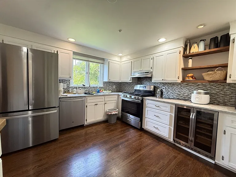 26 Hammond Pond Pkwy #0 — Photo 4