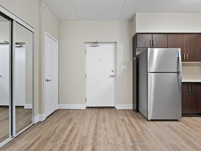 149 Main St W #203 — Photo 5