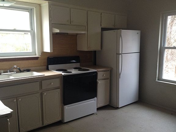 5th image of 912 Acacia Cir