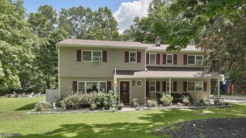 1st image of 13 Beaver Brook Dr