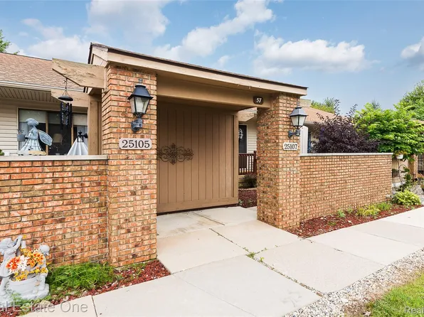 25107 Hamilton Ct Unit 4, South Lyon, MI 48178