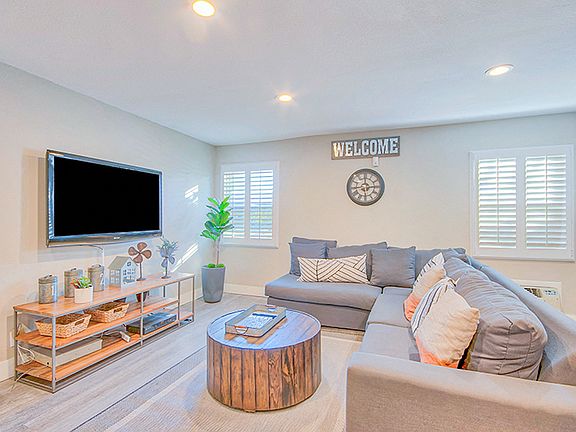 Club room at Villa Vicente Apartment Homes