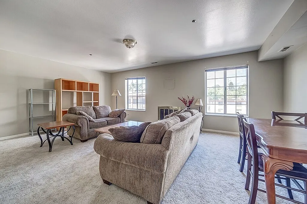 4 bed, 1228 sqft, $619 — Photo 2