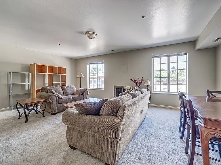 642 N 200 E #304 — Photo 2