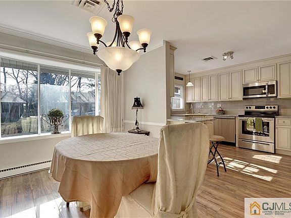 3rd image of 0 628b Huntington Dr #1002