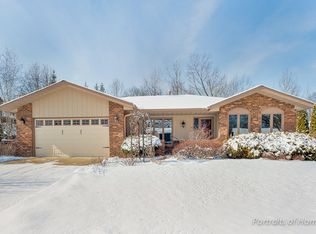 380 Ridge Rd, Glen Ellyn, IL 60137