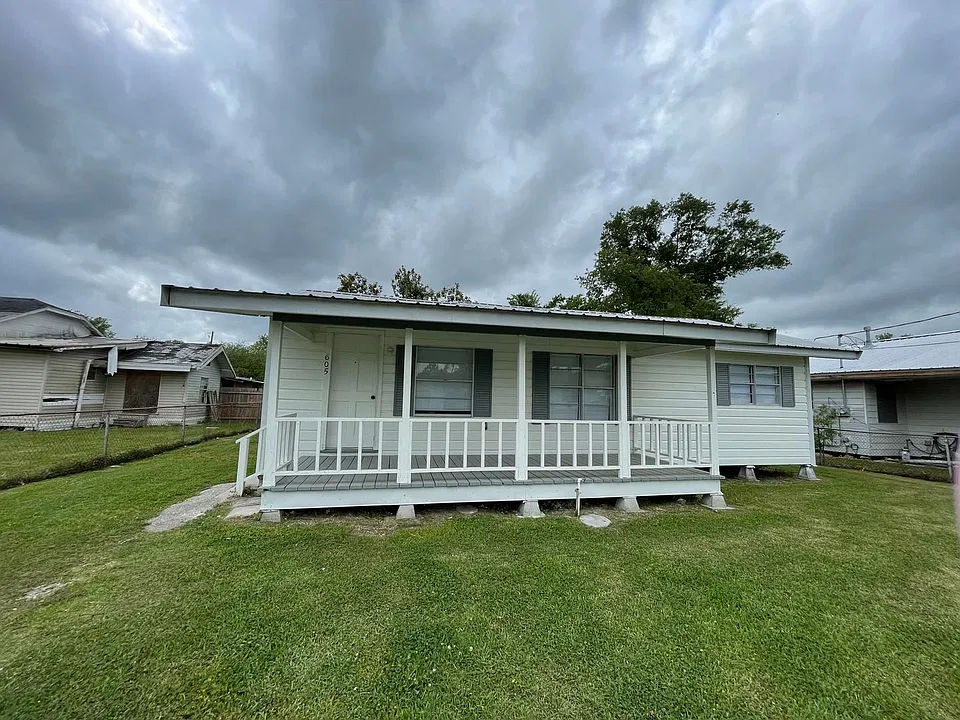 605 N Irwin St