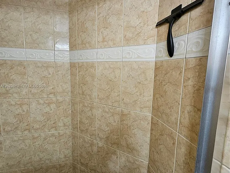 212 Lake Pointe Dr #113 — Photo 43