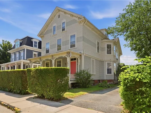 15 Ayrault St, Newport, RI 02840