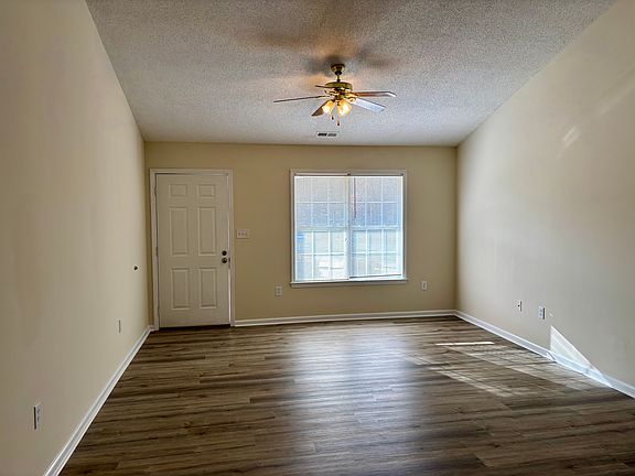 3rd image of 521 Cedar Springs Dr