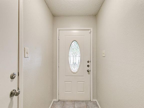 4th image of 305 Guadalupe Dr