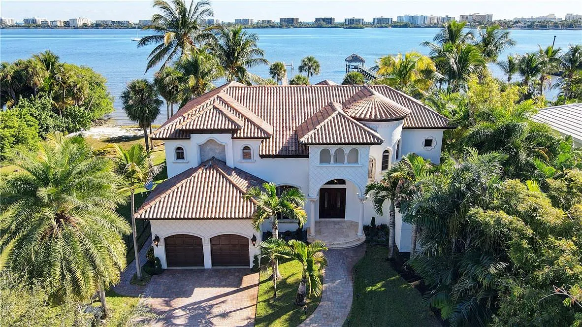 4 bed, 3.5 bath, 3951 sqft, $20,000 — Photo 1
