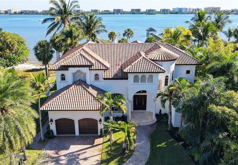 1320 S Lakeside Dr