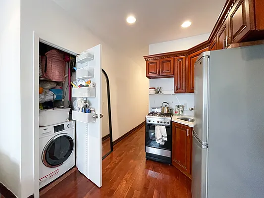 Rented by Kahen Properties | media 14