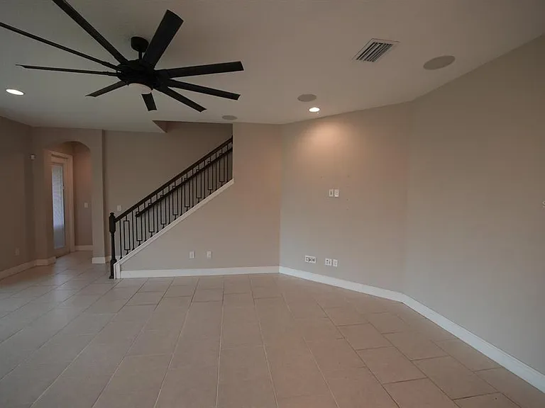 5450 Wayfarer Ave — Photo 7