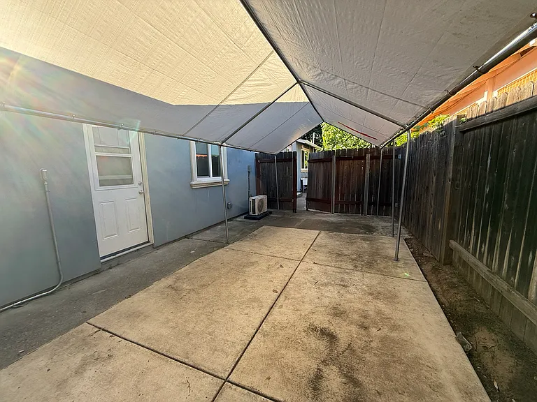Laredo Rd — Photo 10