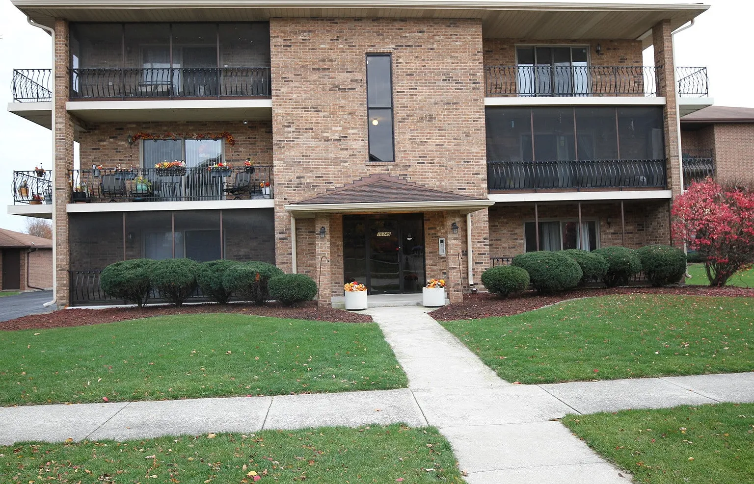 2 bed, 2.0 bath, 950 sqft, $2,350 — Photo 1