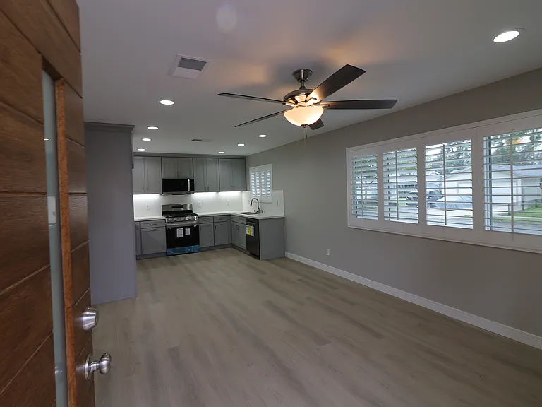 205 W Nubia St #A — Photo 4