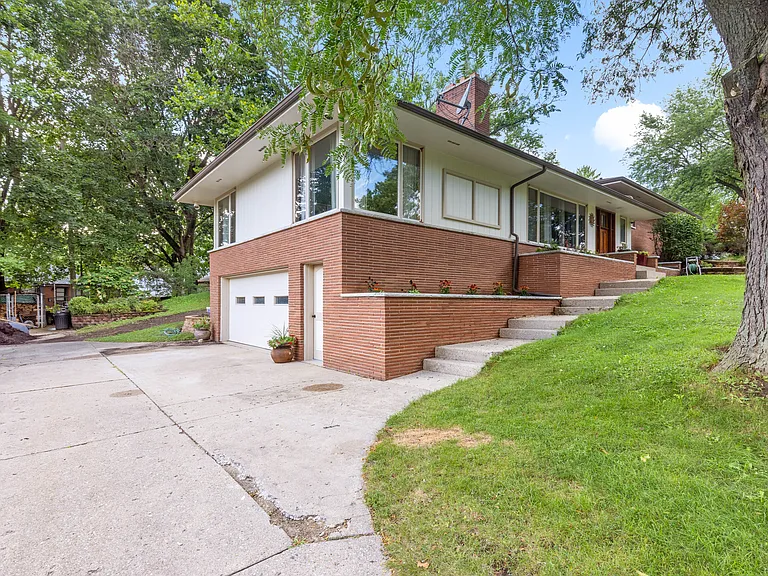 2416 Westbrook Dr — Photo 11